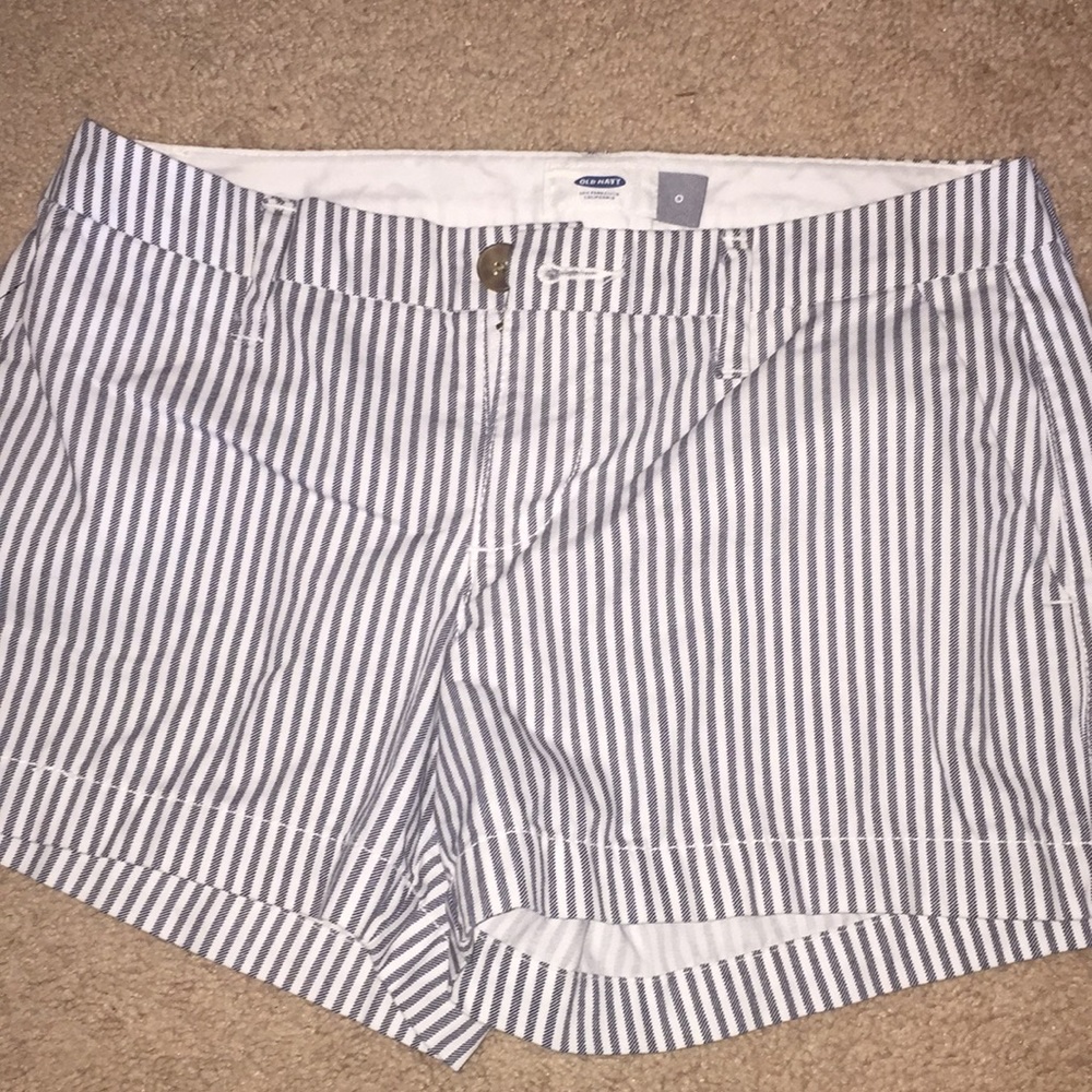 Old Navy Mid-Rise Everyday Shorts Striped size 0
